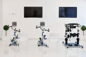Robotska neurorehabilitacija Poliklinika Neuromedic